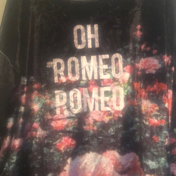Wildfox Sweaters - Rare Wildfox Romeo and Juliet velvet sweater large